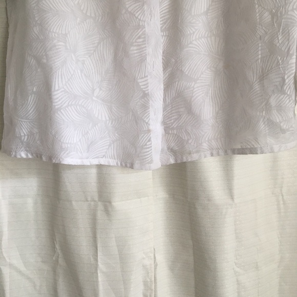 Ellen Tracy White Botton down Top (M) - Picture 6 of 8